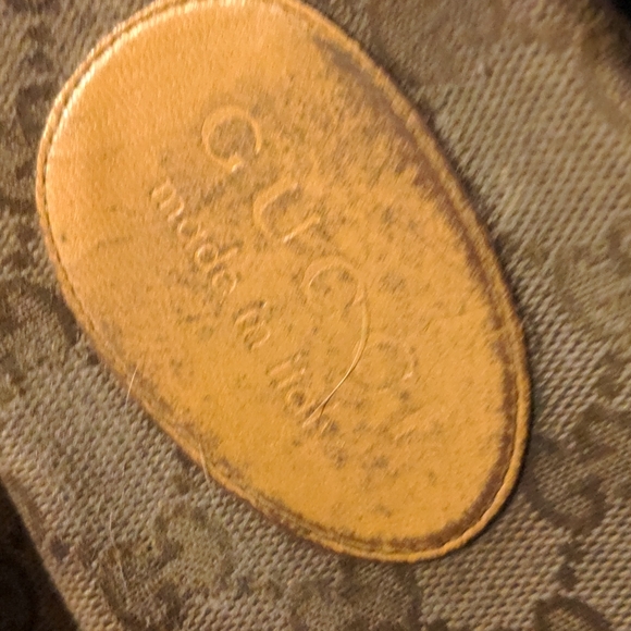 Gucci slides worn in definitely but could be cleaned up - Picture 2 of 2